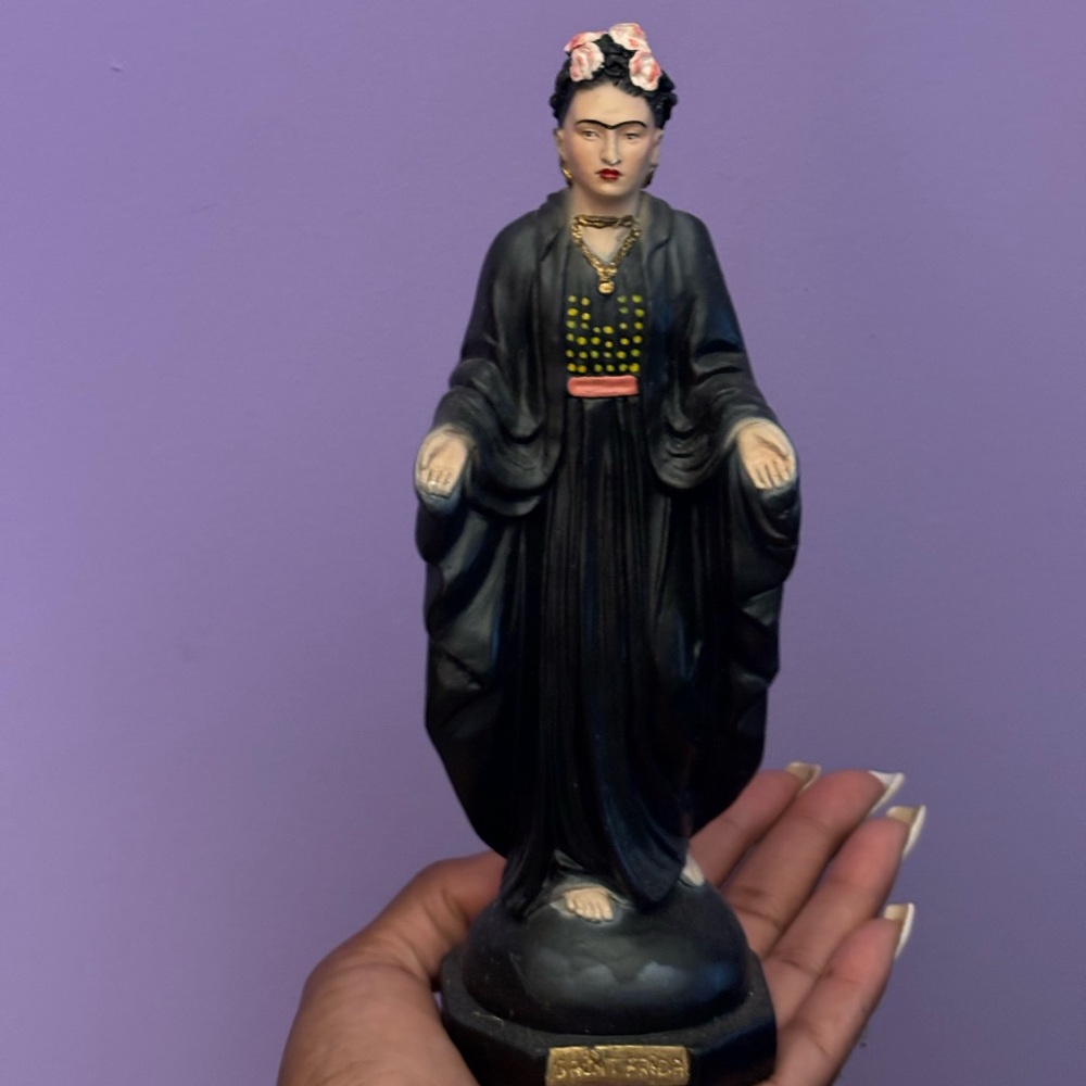 Absolutely adorable Saint Frida figurine 🖤